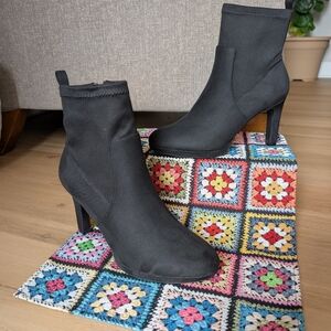 NEW Women's Life Stride "Jersey" Heeled Comfort Booties - Retail $110 - Size 9